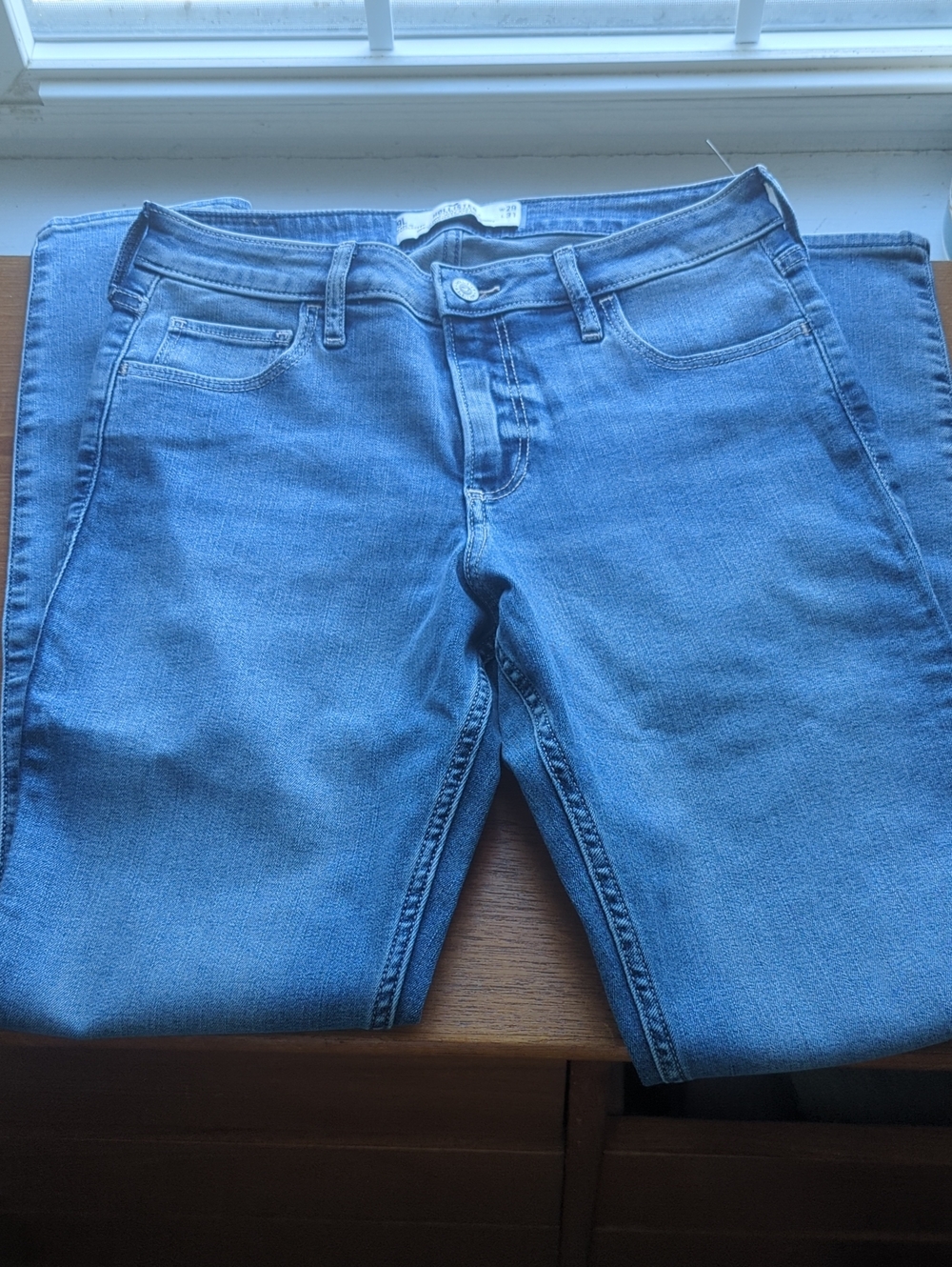 Hollister Curvy Mid-rise Super Skinny Stretch Jeans. NWOT.
